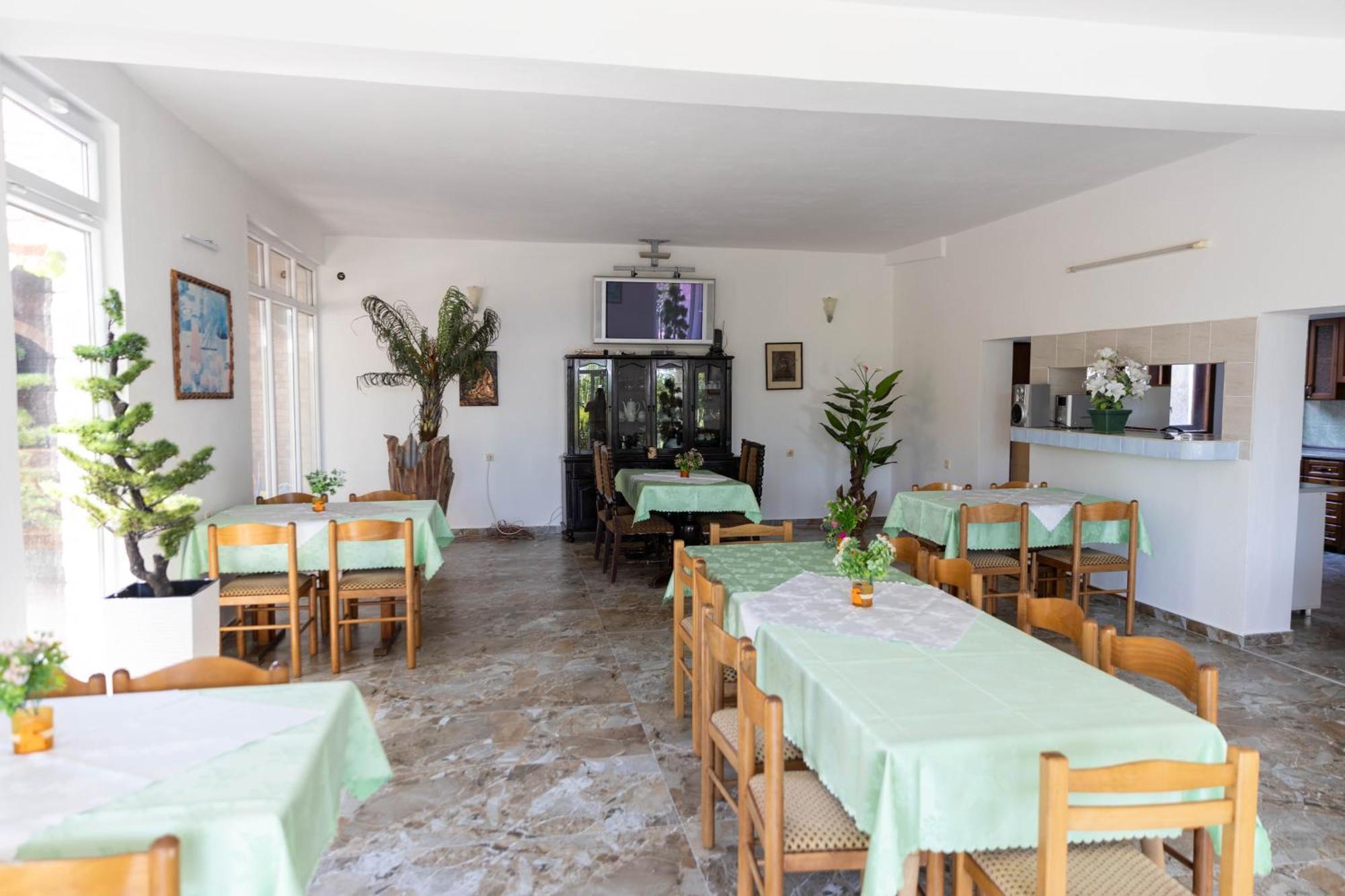 Guest House Aldin Ulcinj Extérieur photo